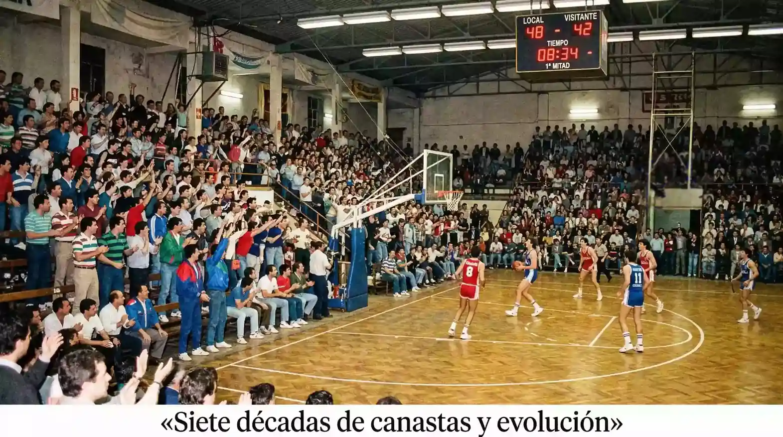 Pabellón de baloncesto clásico español de los años ochenta con aficionados en las gradas